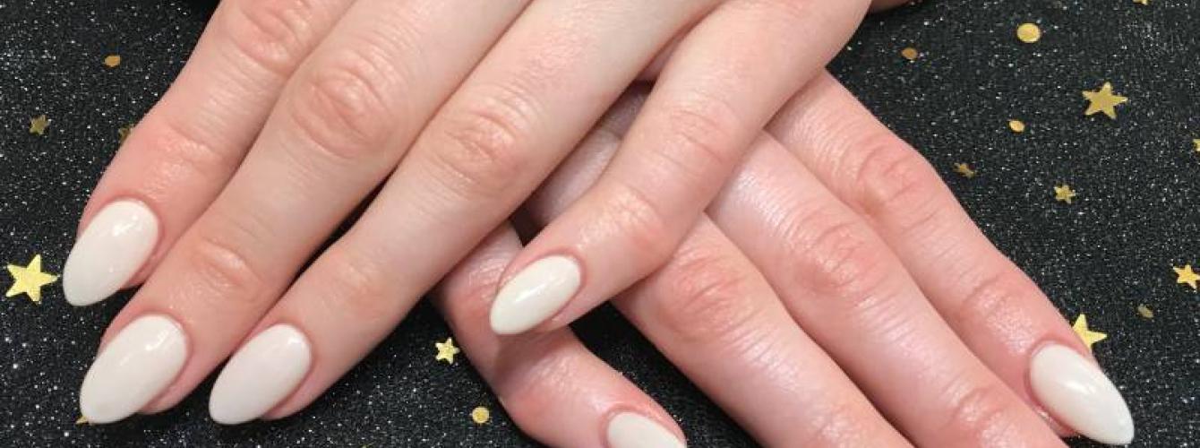 Why You Should Wear Gloves To Your Gel Manicure Appointment