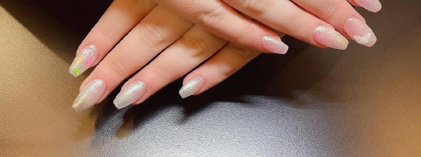 https://ainailsandspa.com/sites/default/files/styles/hero/public/2022-08/Surprising%2BBenefits%2Bof%2BRegular%2BManicures%2B%26%2BPedicures.jpg?itok=KyO9wP01